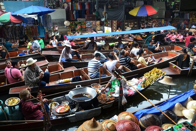 Bangkok: Floating Market and Train Tour with Guide in Spanish and English - What the guide adds to the day