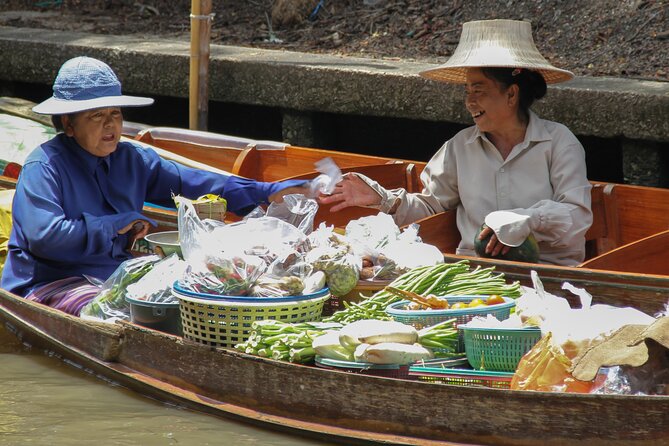 Bangkok: Floating Market and Train Tour with Guide in Spanish and English - Practical ways to make the day better