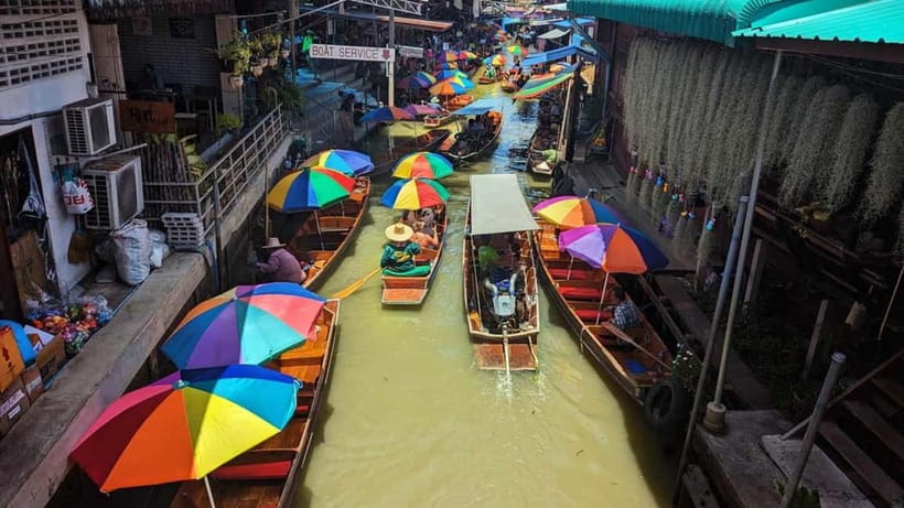 Bangkok: Floating Market & Railway Market with Hotel Pick Up - A market that keeps working around the train