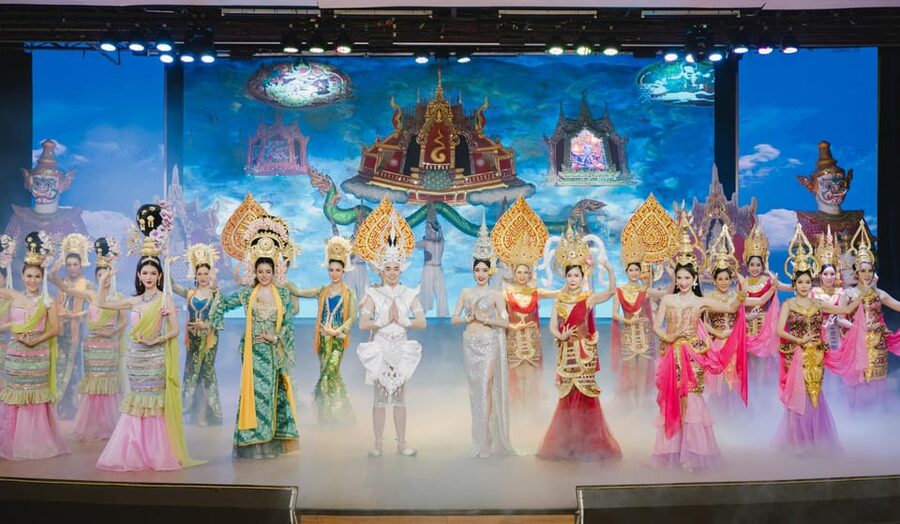 Bangkok: Golden Dome Cabaret Show Entry Ticket - Food, drinks, and the real cost