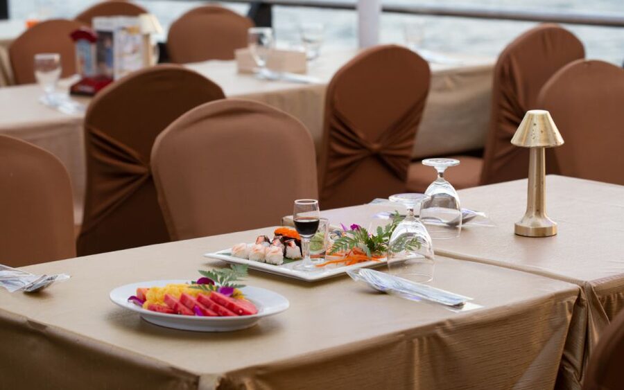 Bangkok: Grand Chao Phraya Dinner Cruise with Live Show - The first moments on board