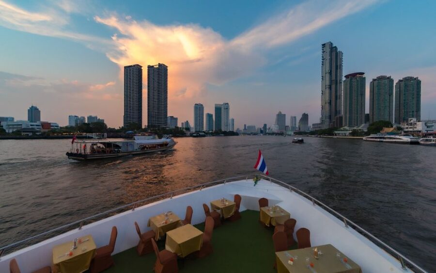 Bangkok: Grand Chao Phraya Dinner Cruise with Live Show - Who will enjoy this cruise most