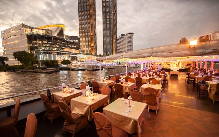 Bangkok: Grand Chao Phraya Dinner Cruise with Live Show - Small steps that make the evening easier