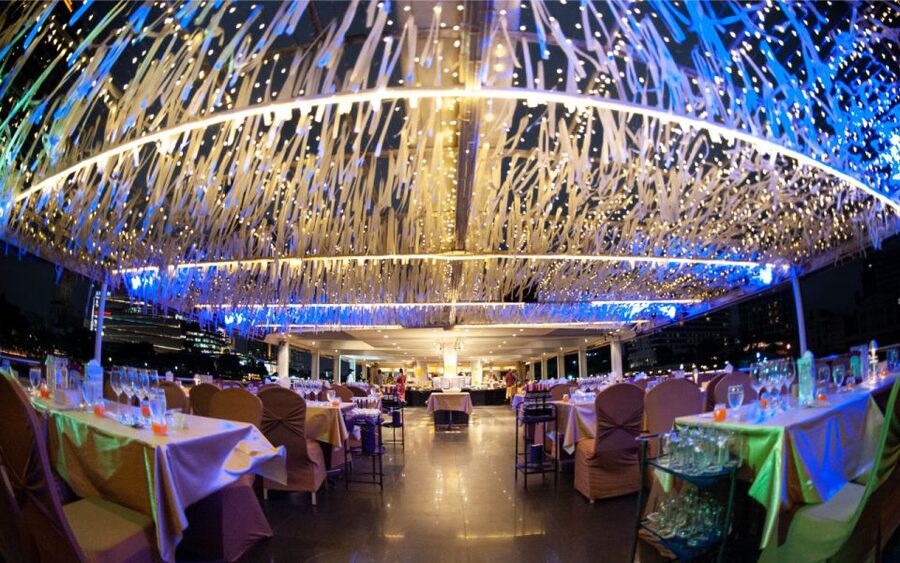 Bangkok: Grand Chao Phraya Dinner Cruise with Live Show - Getting to the boat at Asiatique Warehouse 7