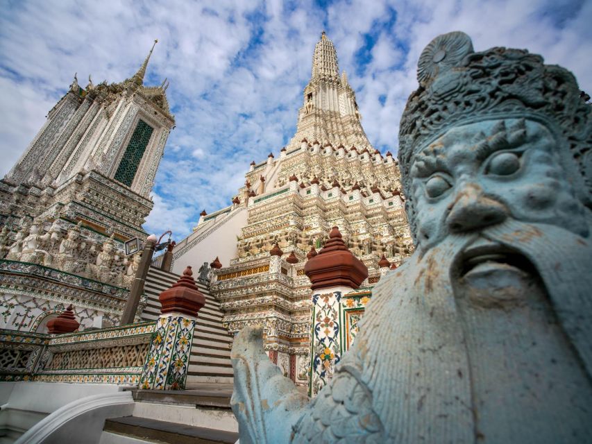 Bangkok: Grand Palace and Wat Arun Guided Walking Tour - The 10-minute tuk tuk ride to Tha Tien