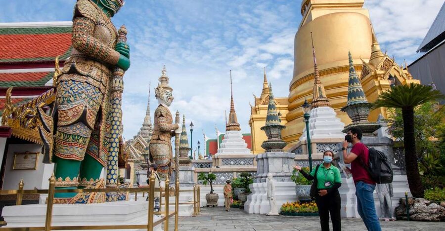 Bangkok: Grand Palace and Wat Arun Guided Walking Tour - Meeting at Tha Chang Pier