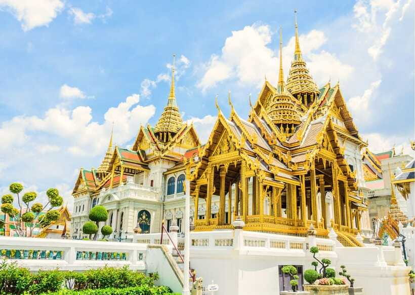 Bangkok: Grand Palace & Emerald Buddha Entry with Audioguide - A Khon performance at Sala Chalermkrung Royal Theater