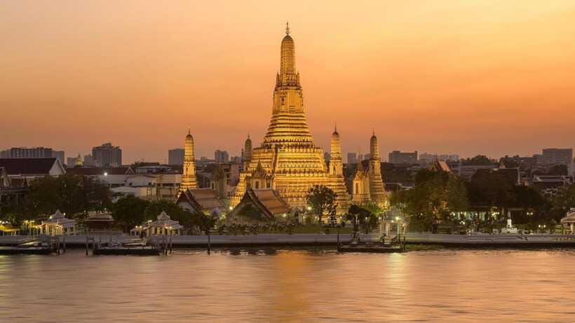 Bangkok: Grand Palace, Wat Pho, and Wat Arun Guided Tour - The guides make the difference