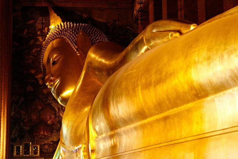 Bangkok: Grand Palace, Wat Pho, and Wat Arun Guided Tour - Heat, crowds, clothing, and walking