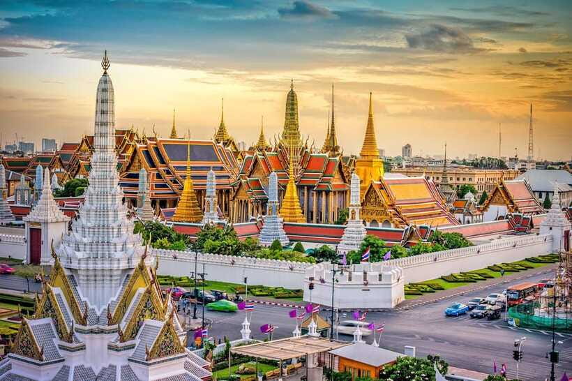 Bangkok: Grand Palace, Wat Pho, and Wat Arun Guided Tour - Booking, timing, and small practical details