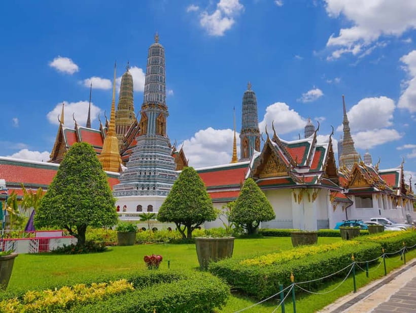 Bangkok: Grand Palace, Wat Pho, Wat Arun Sacred & Local Tour - Grand Palace and Wat Phra Kaew, 90 minutes of royal detail