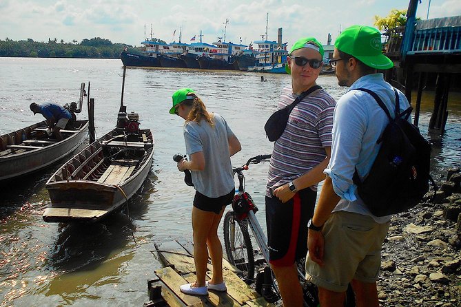 Bangkok Green Oasis 4-Hour Bike Tour with Boat Ride - Sri Nakhon Khuean Khan Park and Botanical Garden