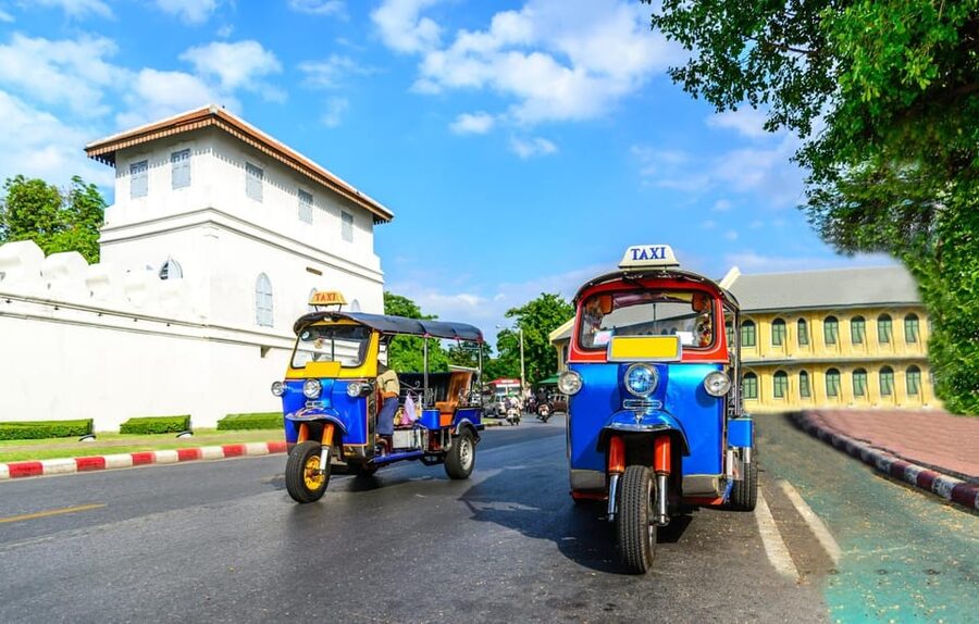 Bangkok: Guided Tour in a Typical Thai Tuk-Tuk - Wat Pho and the river side of Wat Arun