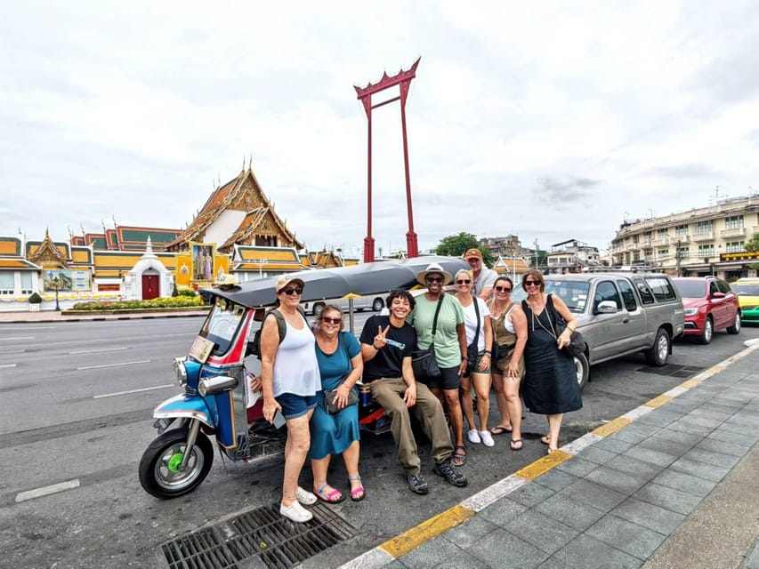Bangkok: Guided Tour in a Typical Thai Tuk-Tuk - Pak Khlong Talat and the lotus activity