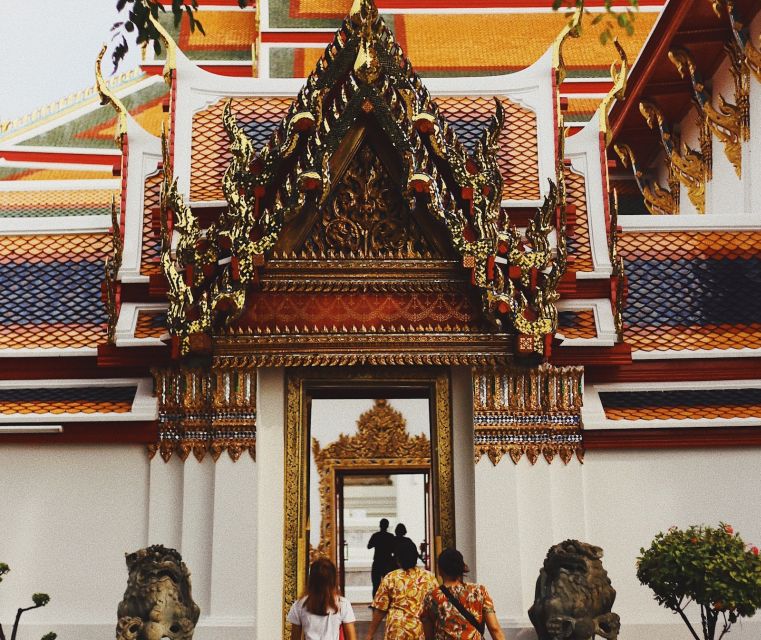 Bangkok: Half Day City and Temples (join tour) - What the air-conditioned van changes