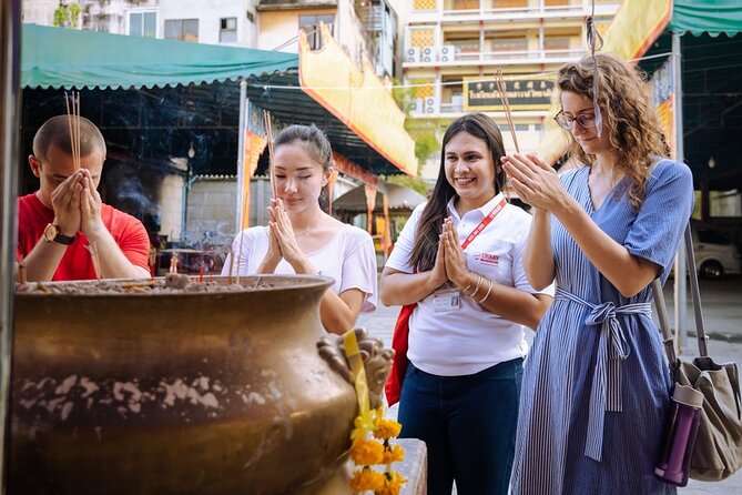 Bangkok Hidden Gems: Talad Noi, Chinatown & Street Food Tour - Food stops beside the Chao Phraya