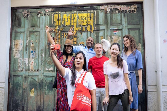 Bangkok Hidden Gems: Talad Noi, Chinatown & Street Food Tour - Crossing into Chinatown after dark
