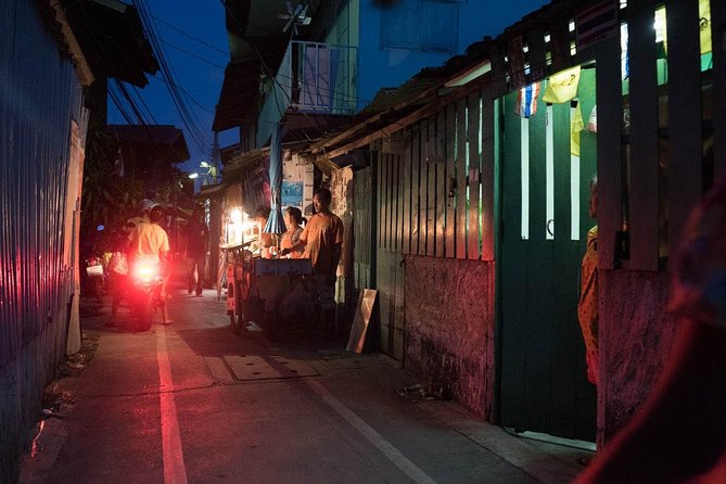 Bangkok Hidden Paths Night Biking Tour with Street-food Meal - Seeing the Grand Palace Area at Night