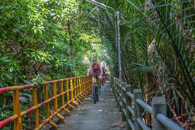 Bangkok Jungle Bike Tour - Hotel-pickup & Lunch - Coffee, refreshments, and lunch by the water
