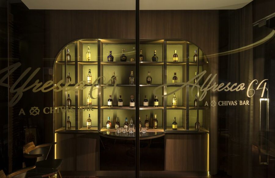 Bangkok: Lebua Rooftop Bar Reservation & Round-Trip Transfer - The dress code is not optional