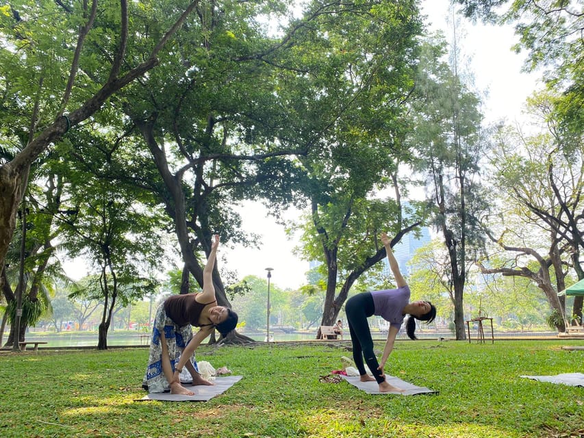 Bangkok: Lumpini Park Yoga Experience - What happens during the 75-minute class