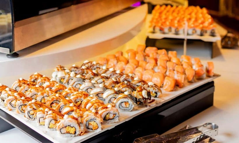 Bangkok: Luxury Dinner Cruise on Chao Phraya River - Boarding the Opulence at 19:30