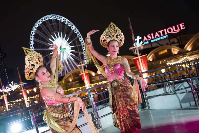 Bangkok: Luxury White Dinner Cruise Free Flow Beer and Wine - What the Luxury White Cruise really offers