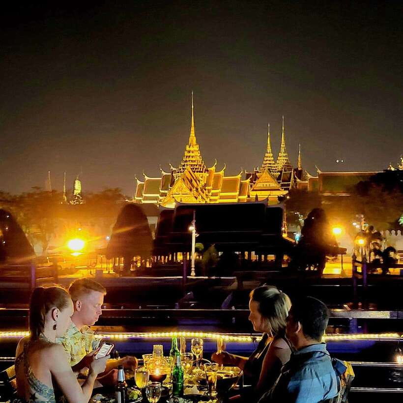 Bangkok: Luxury White Dinner Cruise Free Flow Beer and Wine - Free-flow drinks and the bar setup