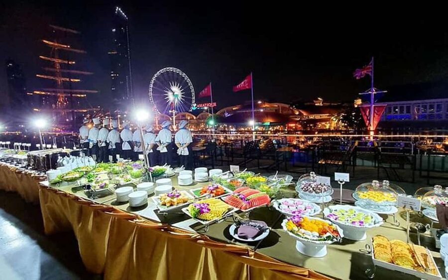 Bangkok: Luxury White Sunset or Dinner Cruise with Beer - How the itinerary unfolds