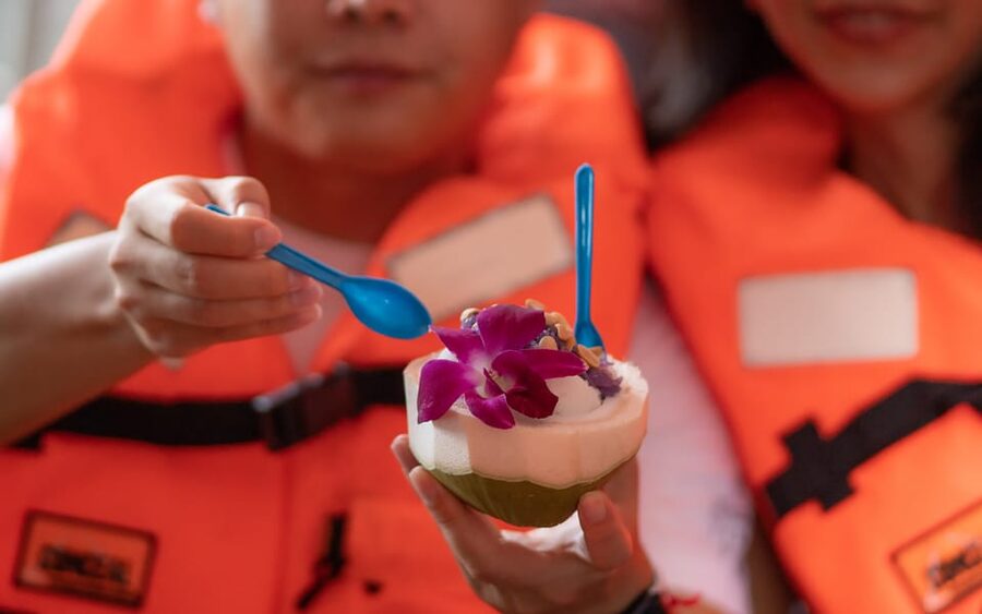 Bangkok: Maeklong Railway Market and Amphawa Floating Market - Should you book the Maeklong and Amphawa tour?