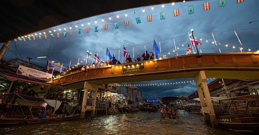 Bangkok: Maeklong Railway Market and Amphawa Floating Market - Who will enjoy this day most