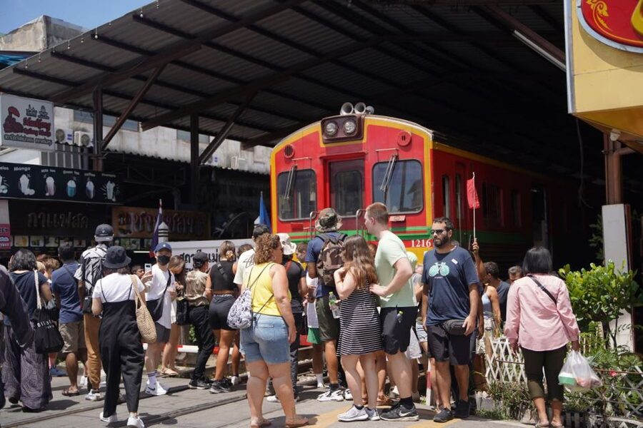 Bangkok: Maeklong Railway Market & Floating Market Tour - Practical verdict: book early, but plan for traffic