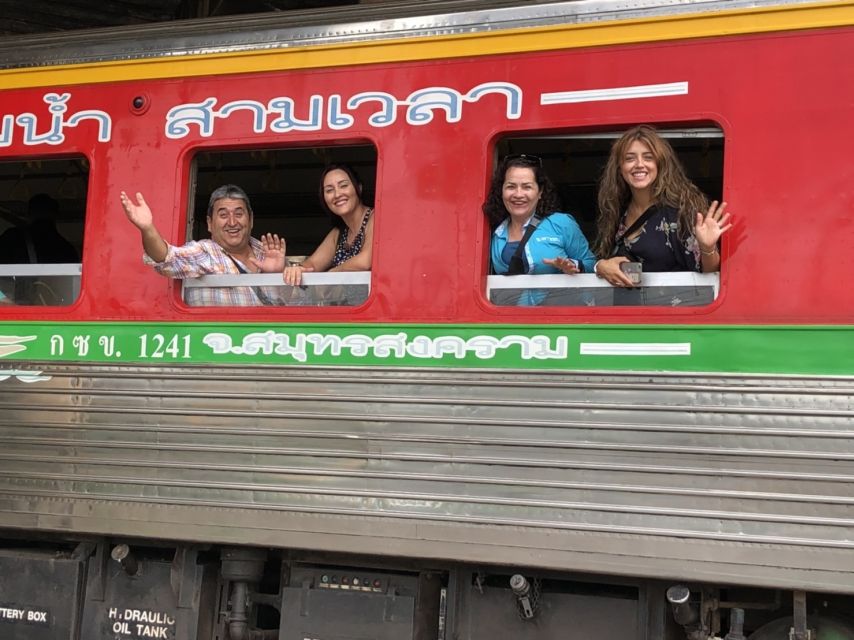 Bangkok: Maeklong Railway Market & Floating Market Tour - How the guides affect the experience