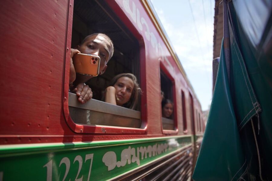 Bangkok: Maeklong Railway Market & Floating Market Tour - Who should book this tour?
