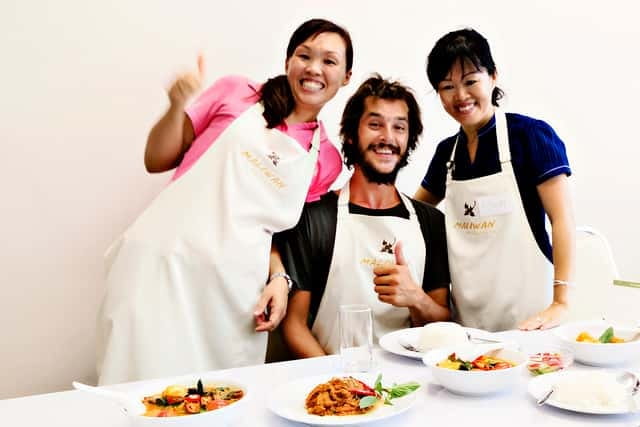 Bangkok: Maliwan Thai Cooking Class with Market Tour - Key points at a glance