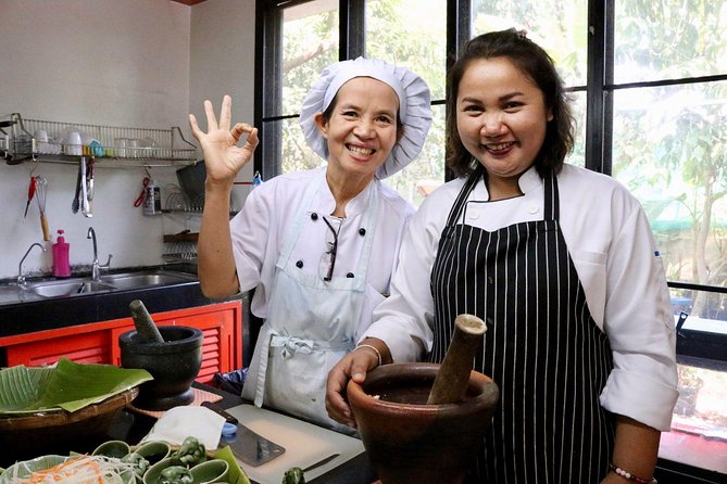 Bangkok Market Tour & Thai Cooking Class with Boat Ride with Aoy - Who will enjoy this most