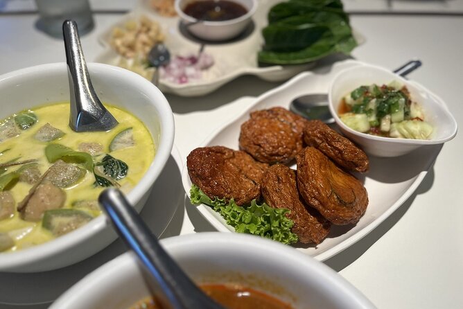 Bangkok Michelin Food Tour (3 Stops, 8 tastings) - Starting at Sam Yot and riding into old Bangkok