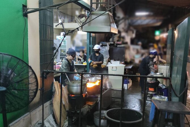 Bangkok: Michelin Guide Street Food Tour by Tuk Tuk - The tuk tuk ride and the wider Bangkok view