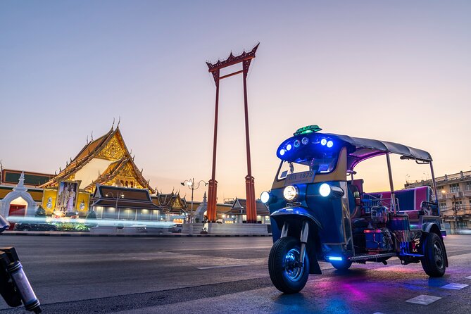Bangkok: Michelin Street Eats by Tuk-Tuk Guided Food Tour - Pak Khlong Talat after dark