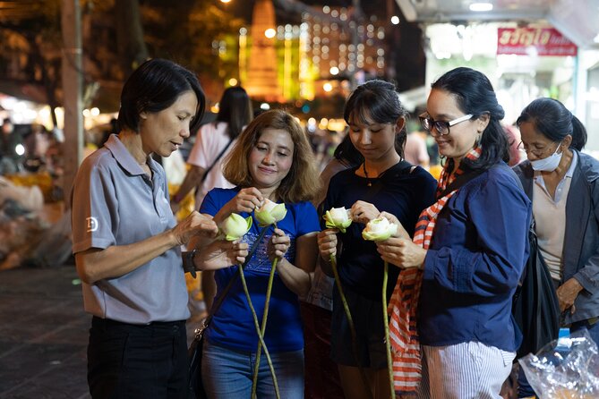 Bangkok: Michelin Street Eats by Tuk-Tuk Guided Food Tour - The guide makes or breaks this experience