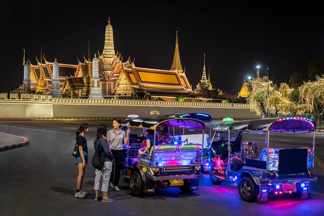 Bangkok: Michelin Street Eats by Tuk-Tuk Guided Food Tour - The Giant Swing and a first look at old Bangkok