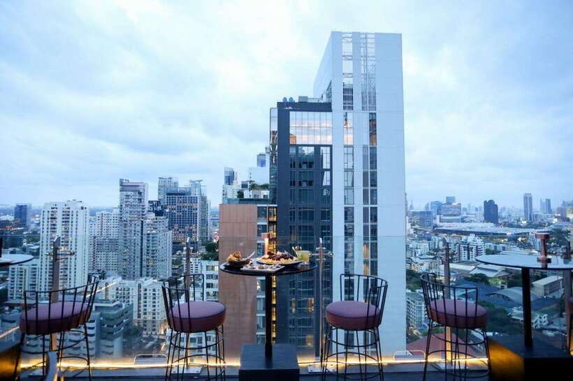 Bangkok: Mojjo Rooftop Lounge & Bar Food & Beverage Package - Latin fusion food with a short, focused menu experience