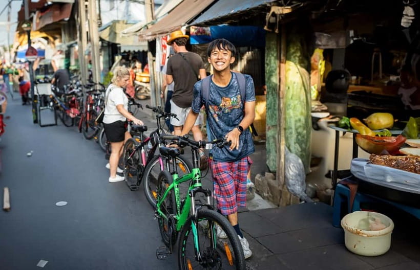Bangkok: Must-Try Hidden Bike & Food Experience - The final meal in a local home