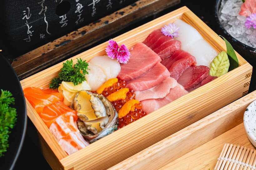 Bangkok: NAMA Japanese and Seafood Buffet Dinner - A modern room for family meals and celebrations