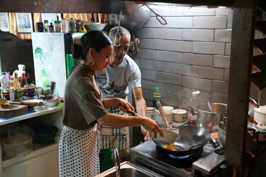Bangkok: Night Bike Ride and Dinner at a Local Restaurant - What the guides add to the ride