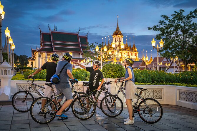 Bangkok: Night Bike Tour with Temples & Flower Market Visit - Thonburi lanes and Wat Rakang