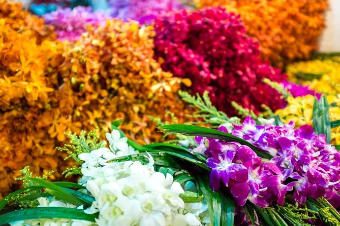 Bangkok: Night Bike Tour with Temples & Flower Market Visit - The Giant Swing is a fitting finale
