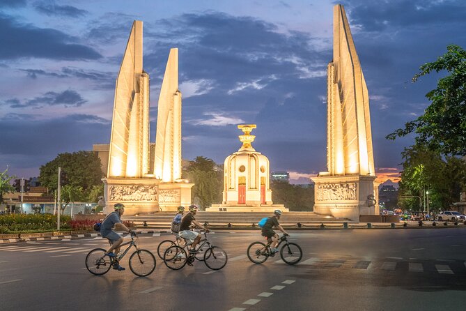 Bangkok: Night Bike Tour with Temples & Flower Market Visit - Loha Prasat and the Old City start