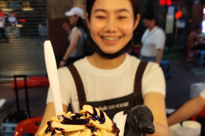 Bangkok Night Eats by Tuk Tuk - Hotel-pickup & Dinner - Walking through Yaowarat, Bangkok’s Chinatown