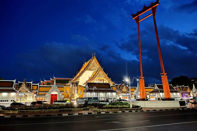 Bangkok Night Eats by Tuk Tuk - Hotel-pickup & Dinner - Guides Su and T shape the evening